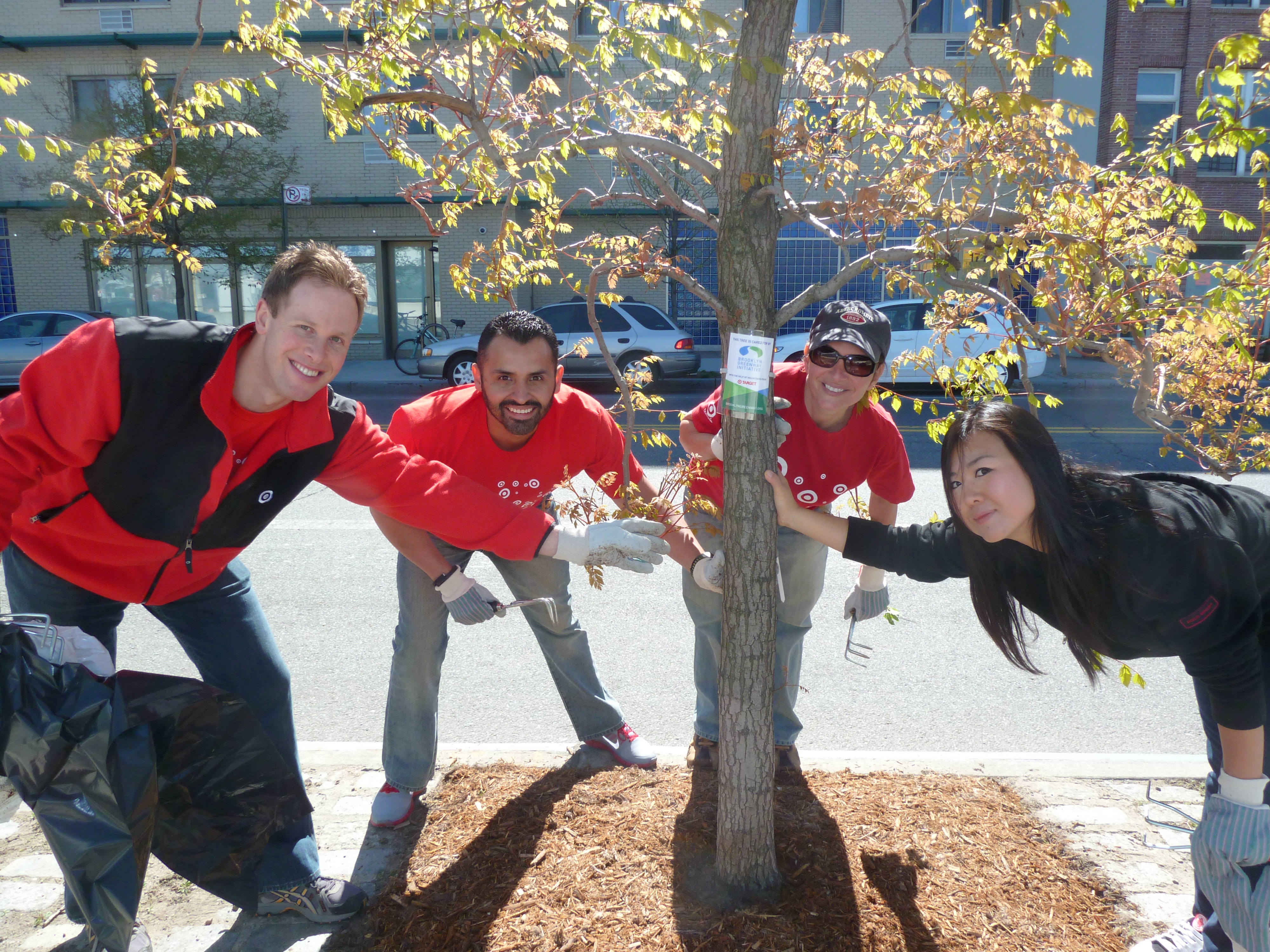 Volunteers keep the Brooklyn Greenway clean